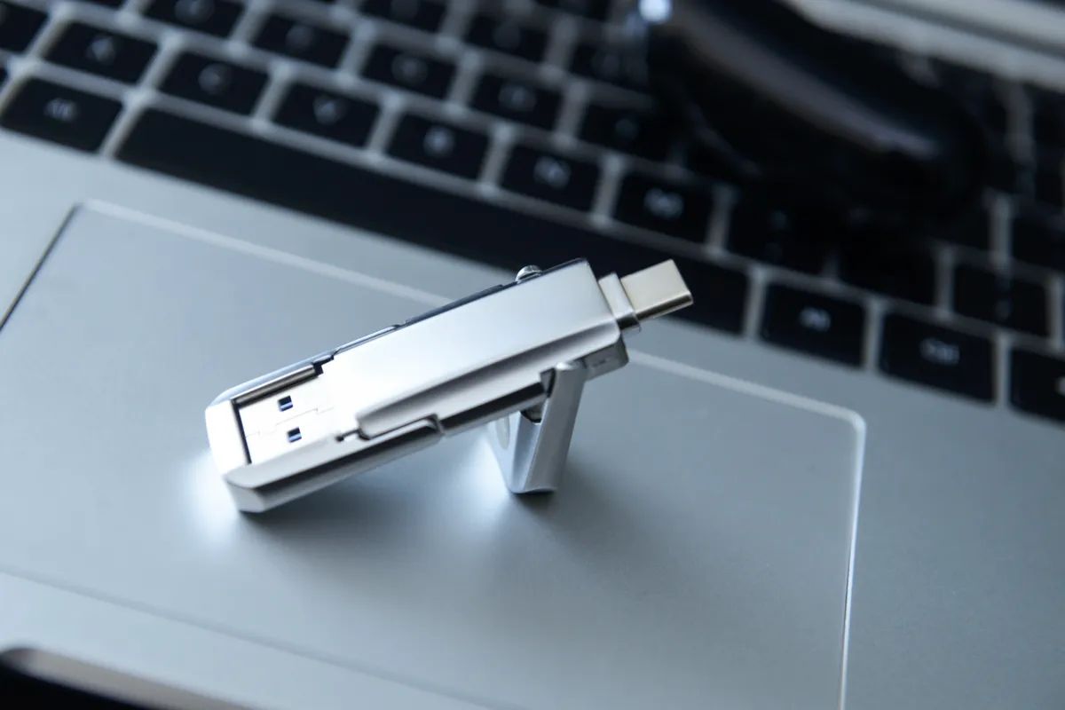 固态U盘和普瑞U盘那个好,有什么区别?-微丽宝 固态U盘和普瑞U盘那个好,有什么区别?-微丽宝